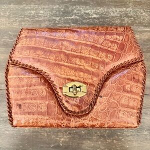 Luxurious 1950s Tan Crocodile Pattern Clutch